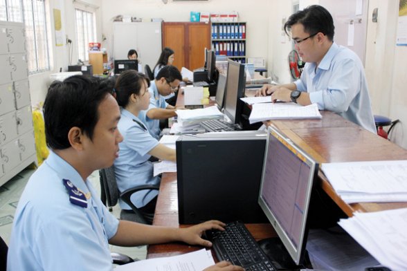 kiểm tra viên thuế